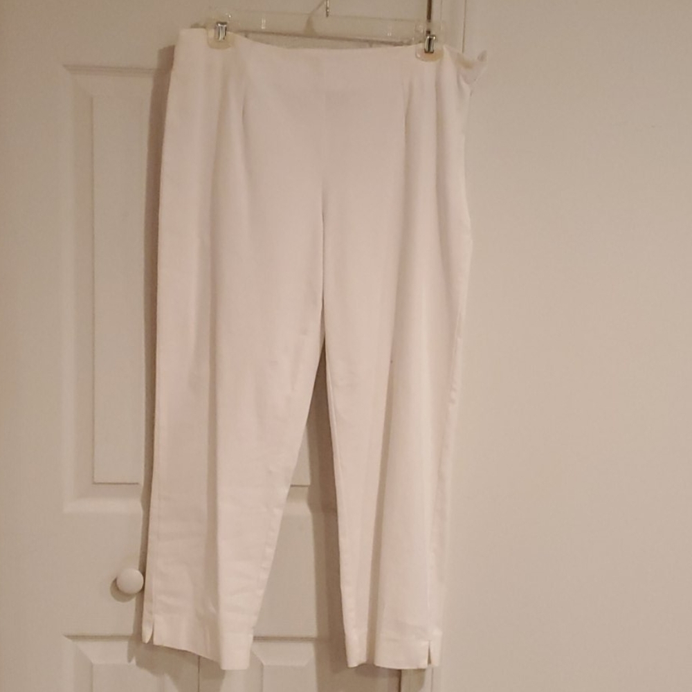 White cropped pants